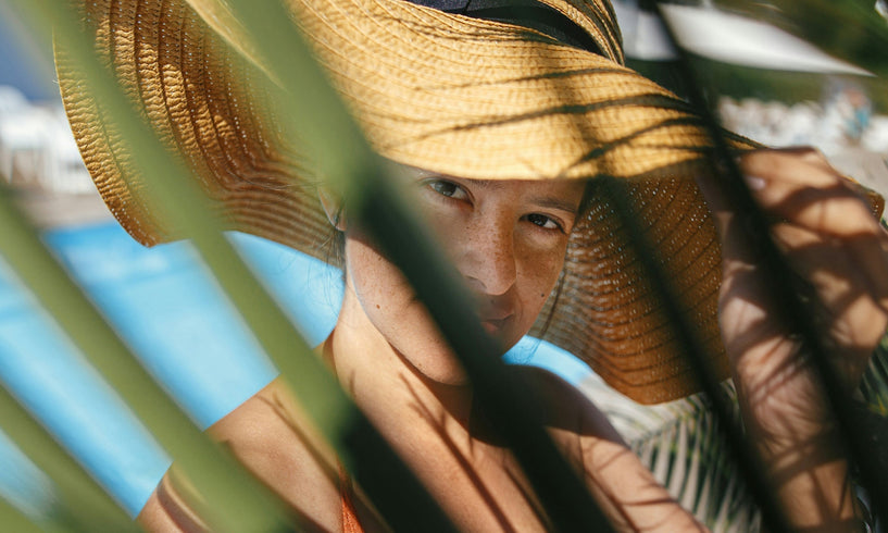 How to avoid insect bites on holiday image