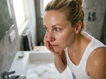 Natural botanical ingredients for How pollen can affect sensitive skin - organic beauty editorial image