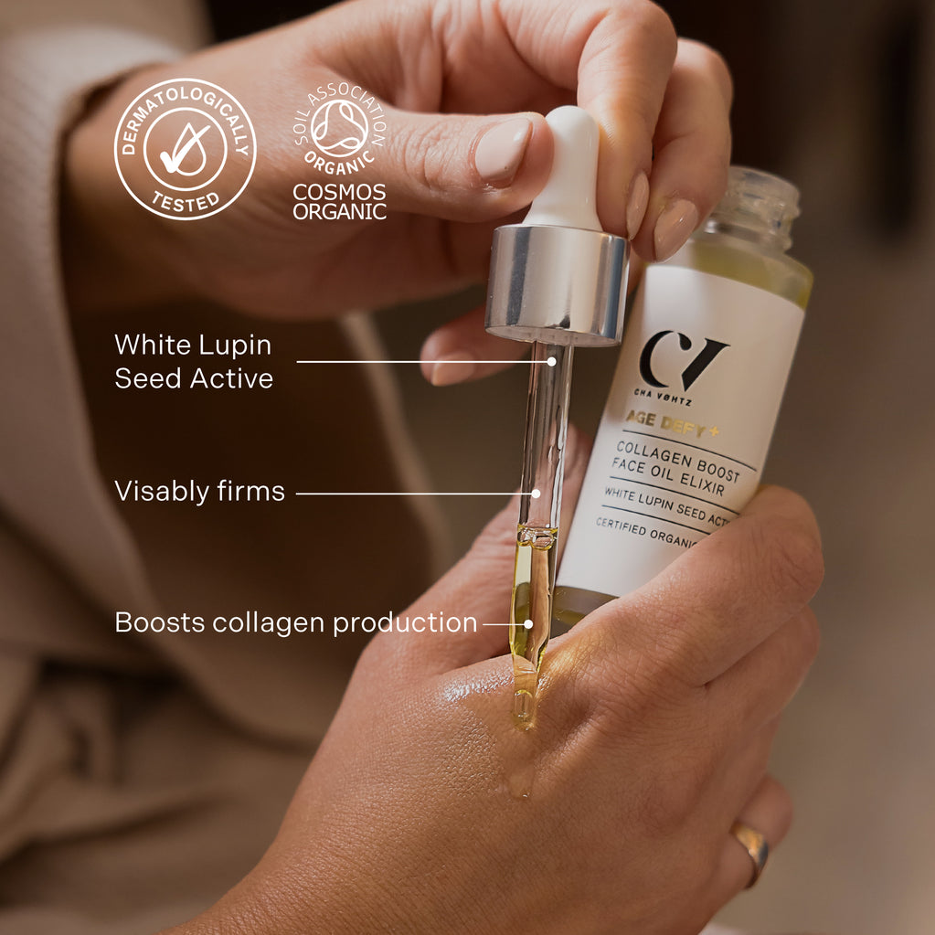 Hender bruker en glasspipette for å påføre gyllen Age Defy+ Collagen Boost Face Oil Elixir på huden.