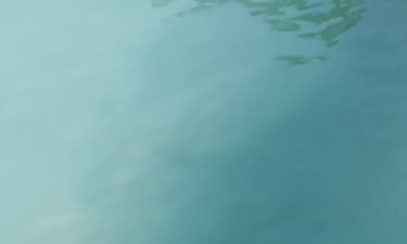 Paraben-free sun cream image